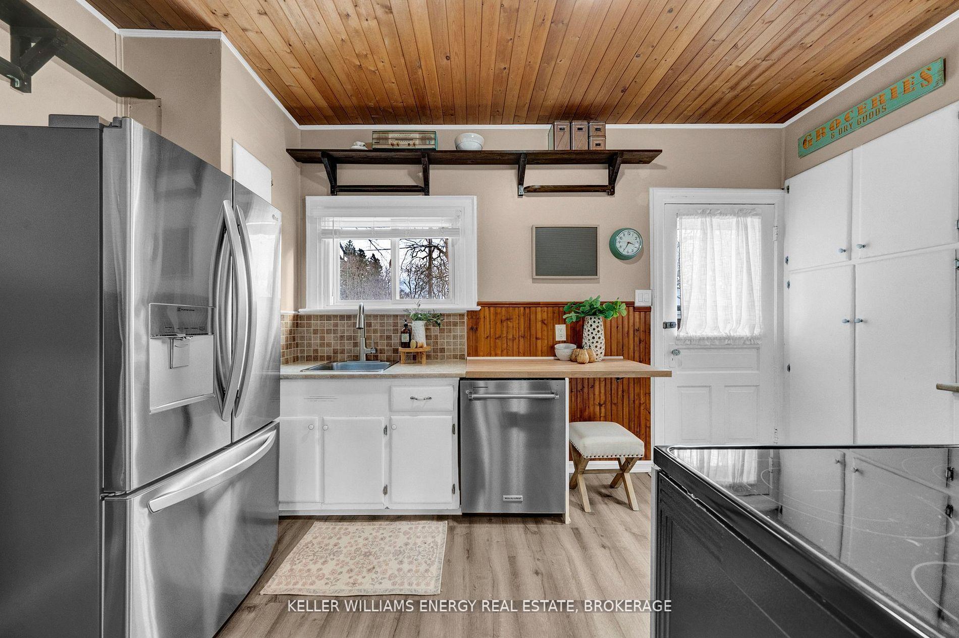 Photo 17 of 19 Carlisle Avenue, Clarington, Bowmanville — HOMEH