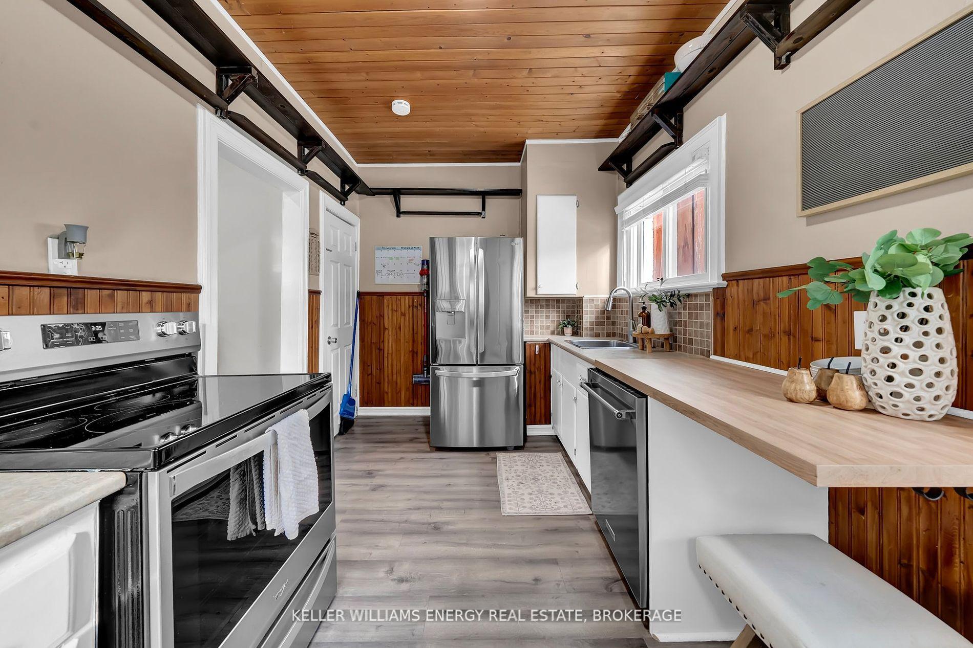 Photo 21 of 19 Carlisle Avenue, Clarington, Bowmanville — HOMEH