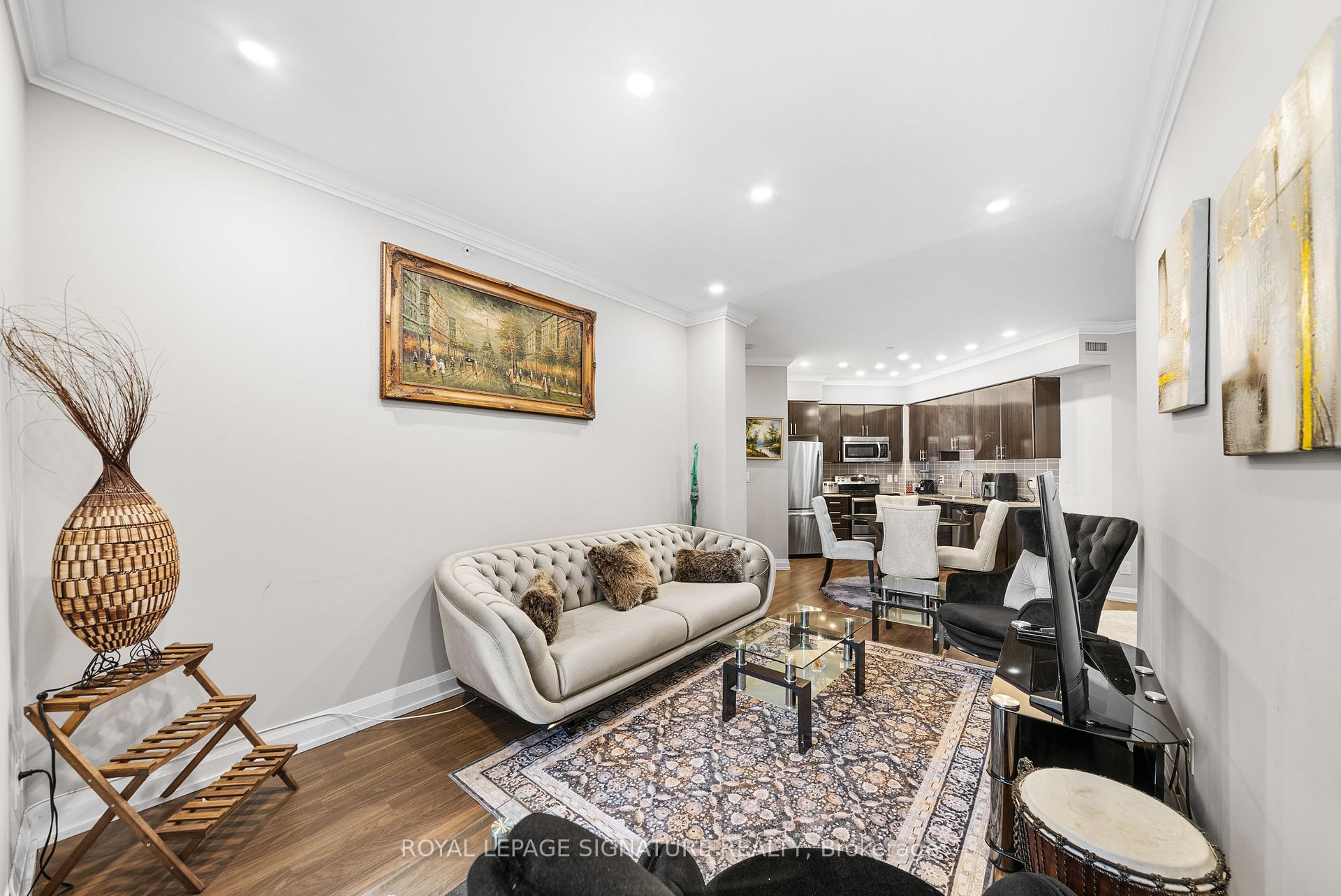 Photo 2 of Unit 938, 7171 Yonge Street, Markham, Grandview — HOMEH