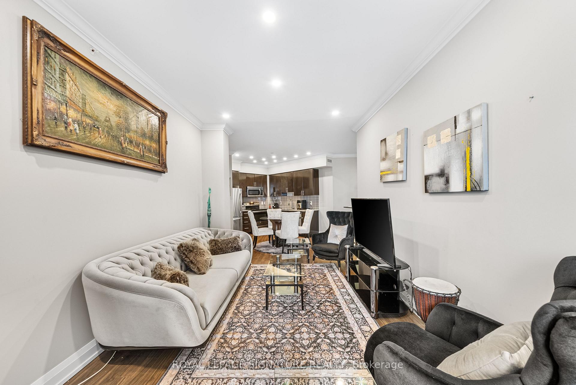 Photo 6 of Unit 938, 7171 Yonge Street, Markham, Grandview — HOMEH