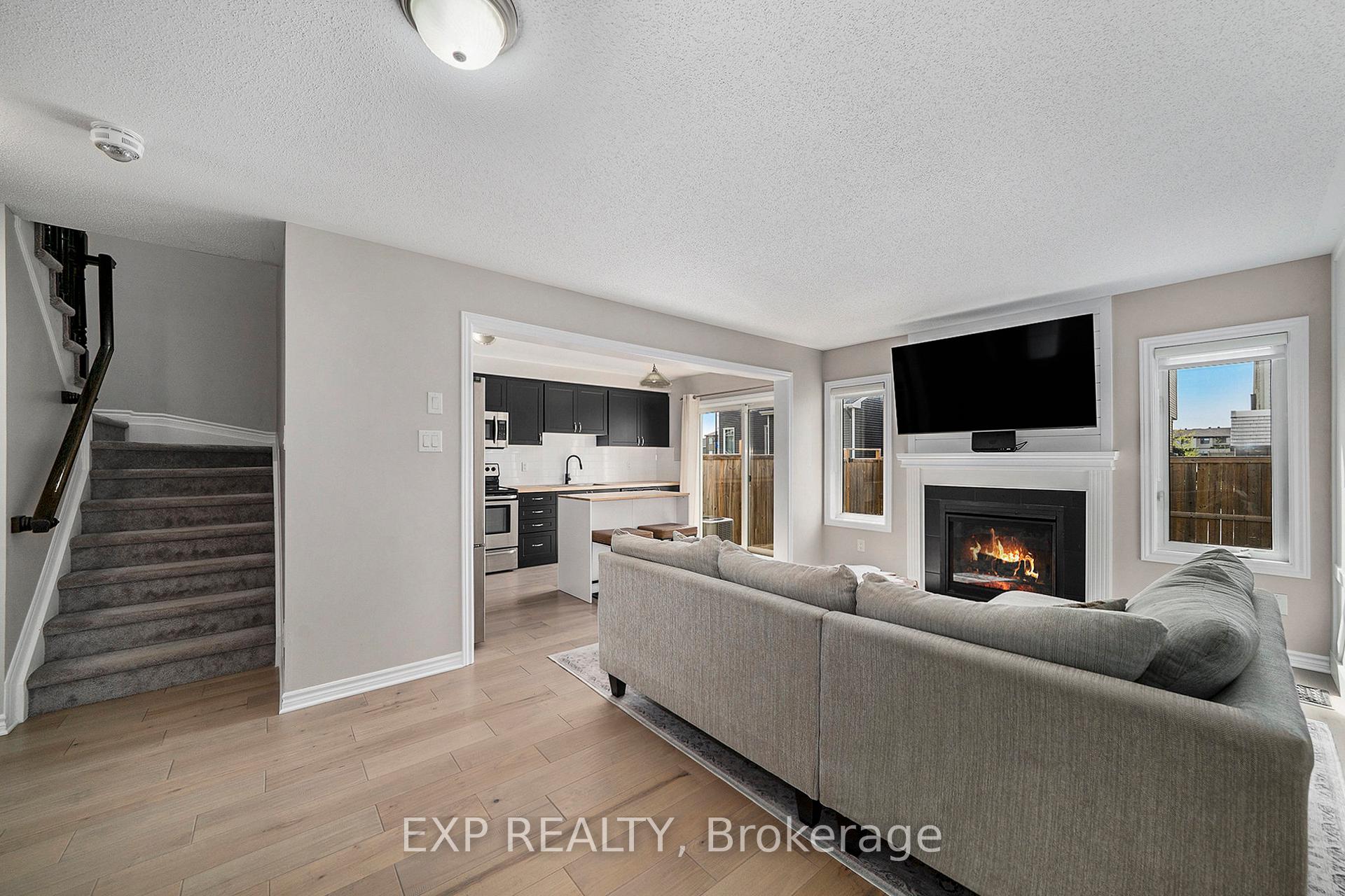 Photo 5 of 504 Ensatina Crescent, Ottawa, Barrhaven - Half Moon Bay — HOMEH