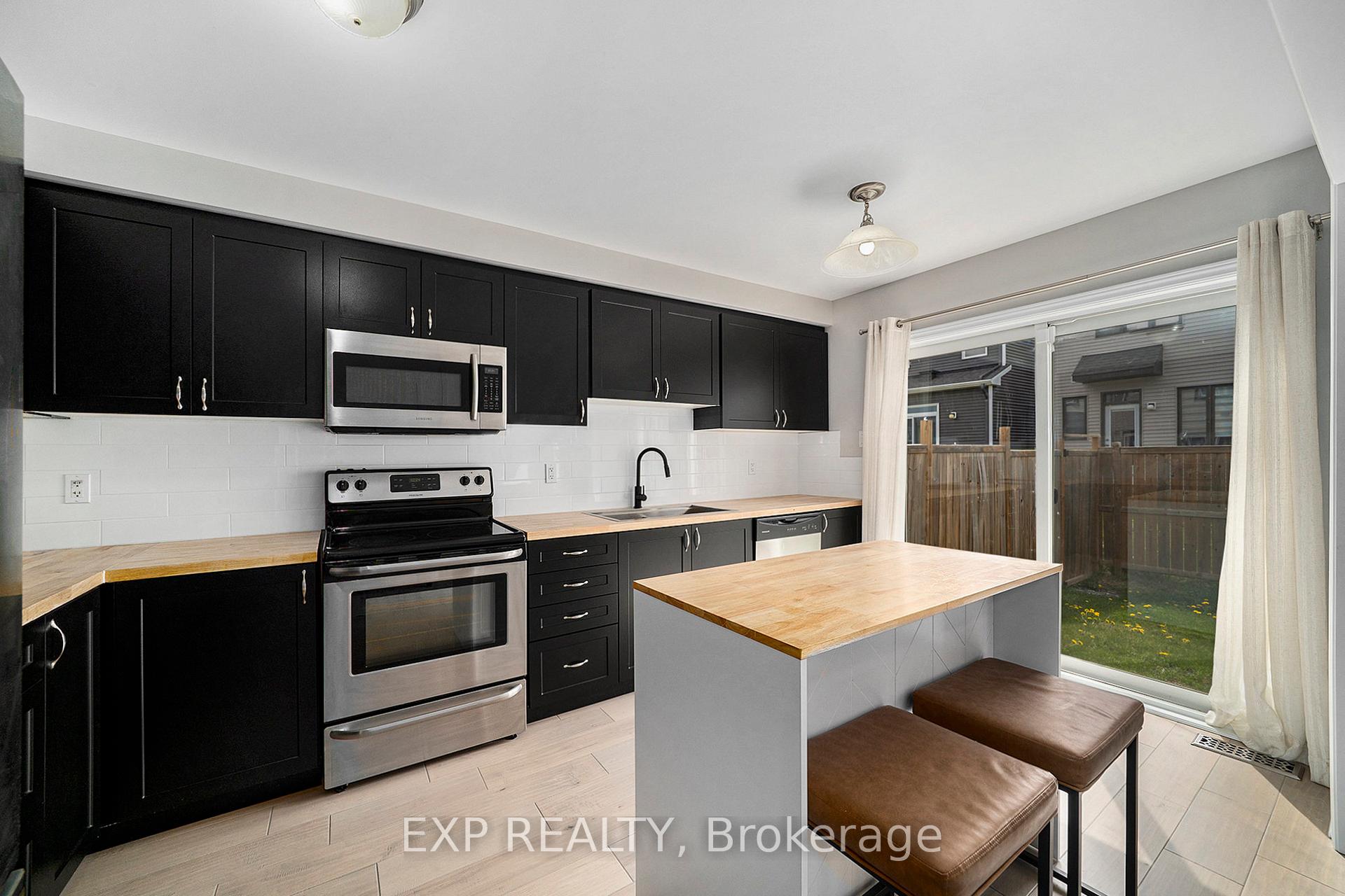 Photo 10 of 504 Ensatina Crescent, Ottawa, Barrhaven - Half Moon Bay — HOMEH