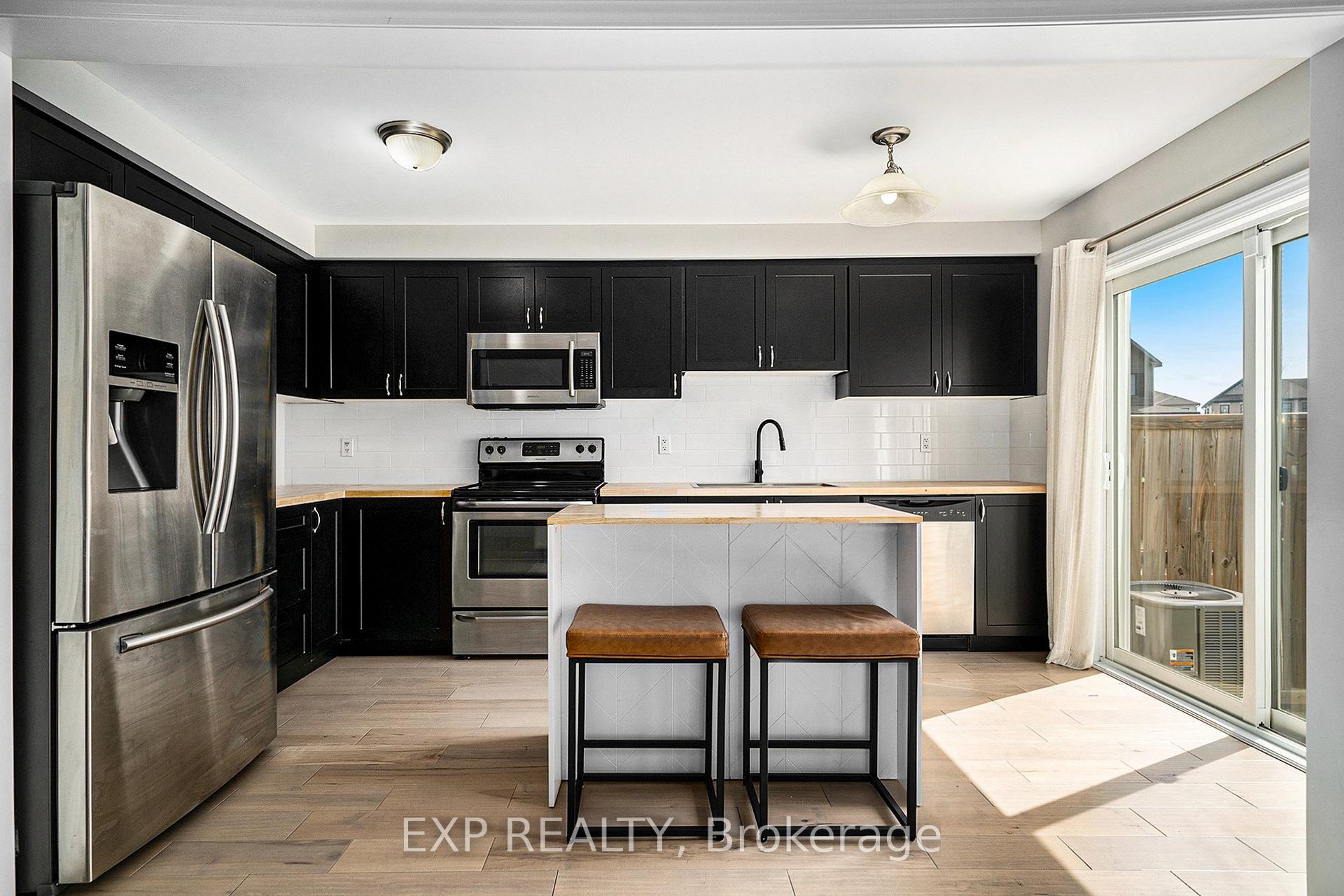 Photo 12 of 504 Ensatina Crescent, Ottawa, Barrhaven - Half Moon Bay — HOMEH