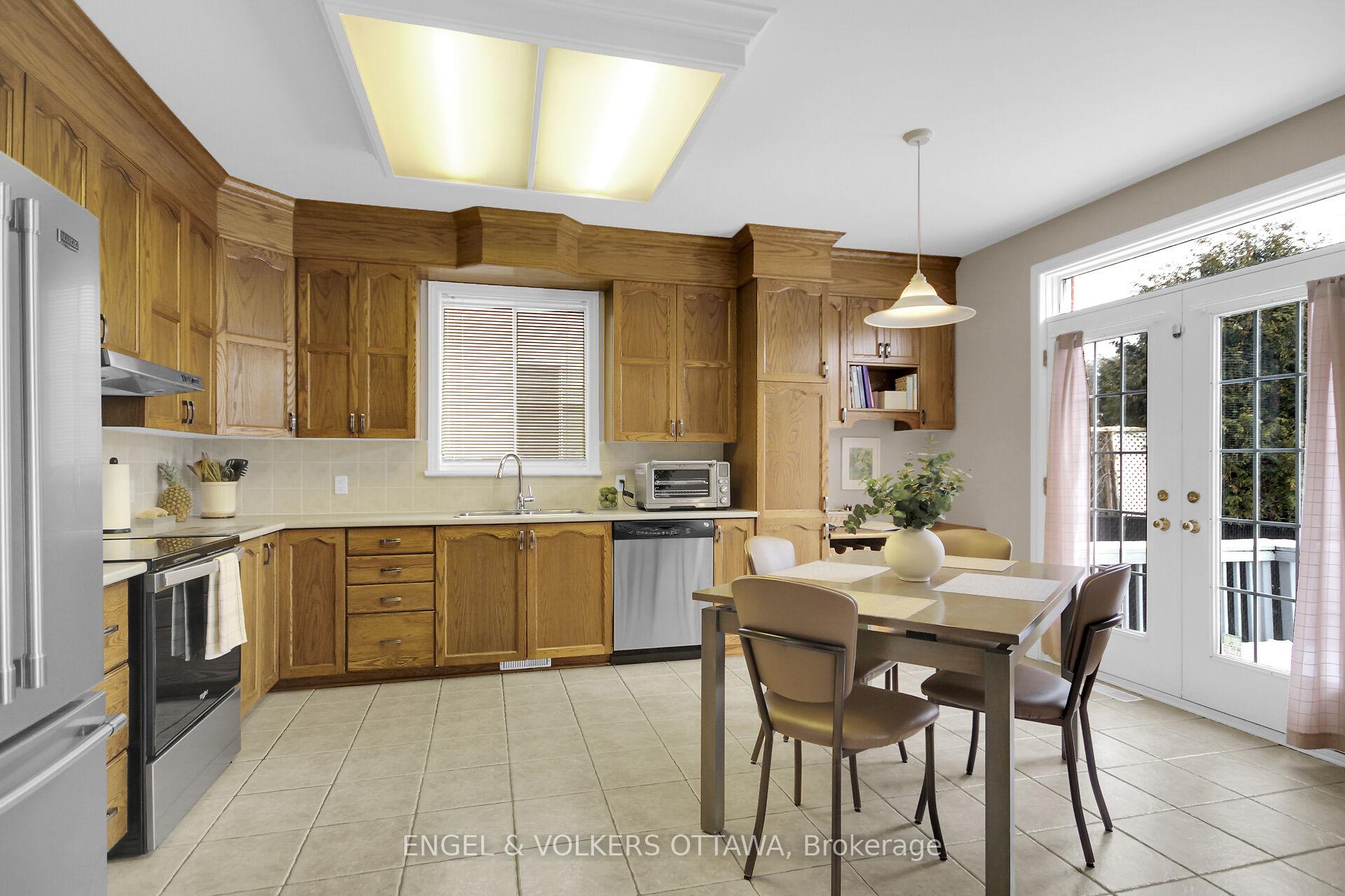 Photo 2 of 1123 Rocky Harbour Crescent, Ottawa, Riverside South/Gloucester Glen — HOMEH