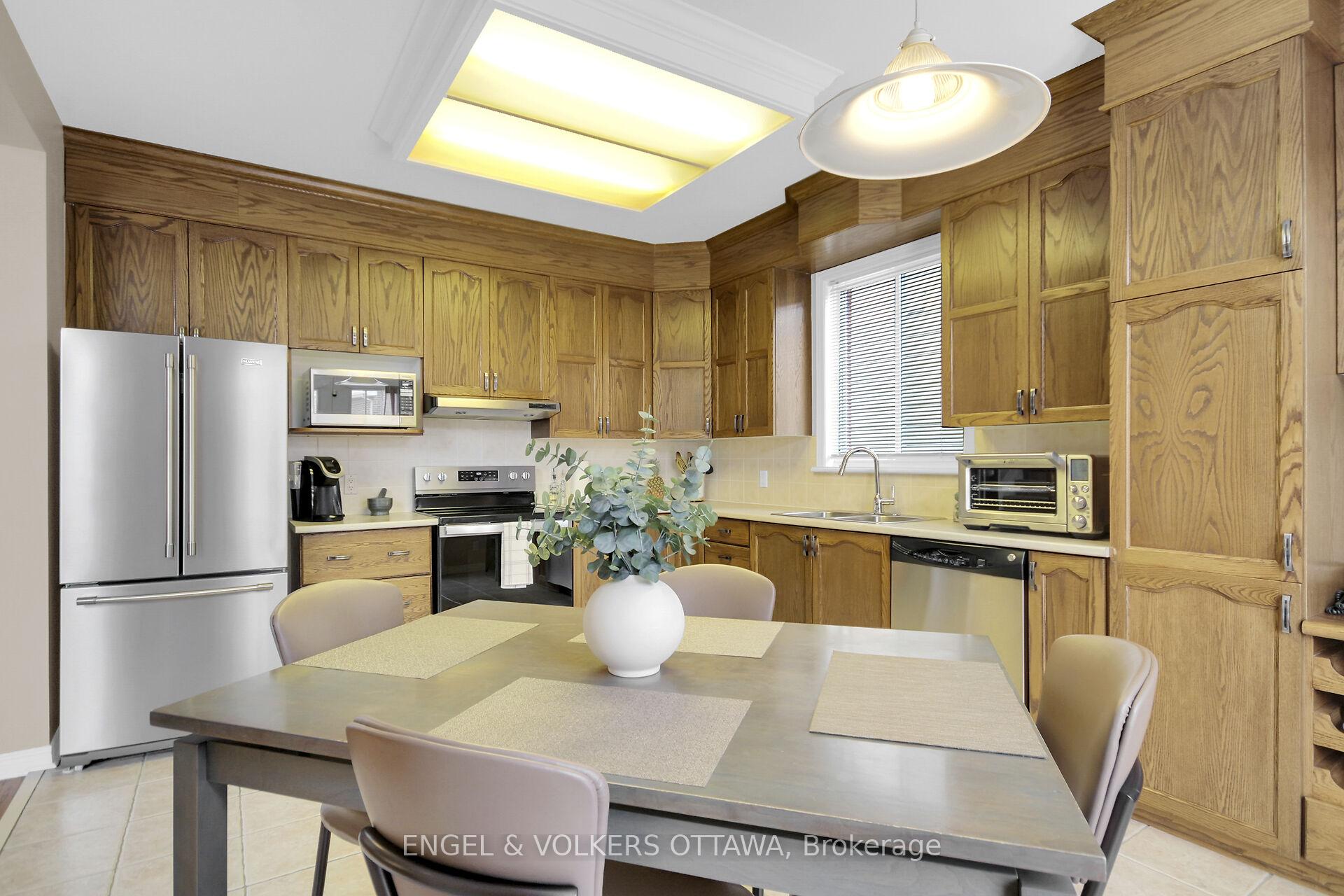 Photo 4 of 1123 Rocky Harbour Crescent, Ottawa, Riverside South/Gloucester Glen — HOMEH