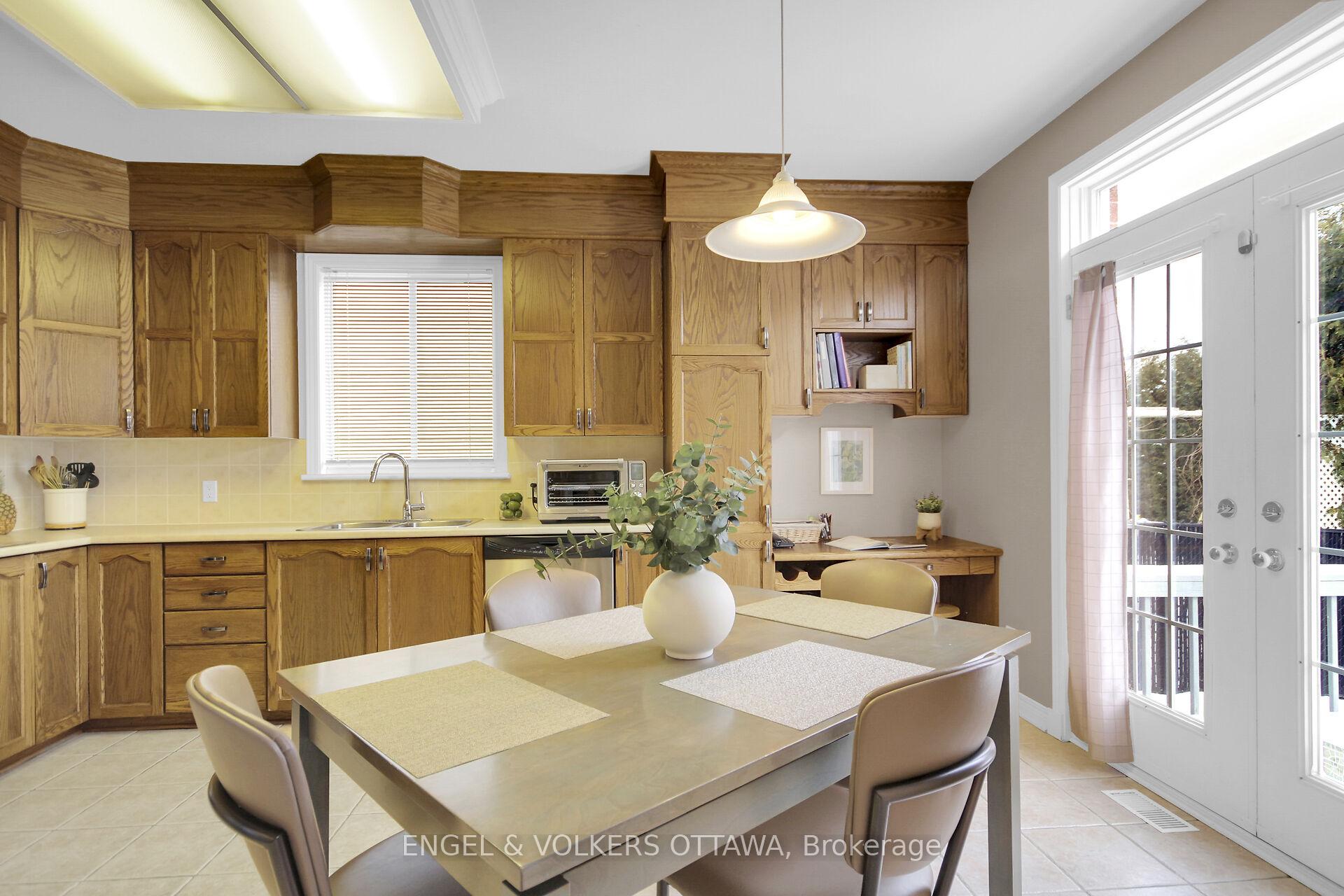 Photo 6 of 1123 Rocky Harbour Crescent, Ottawa, Riverside South/Gloucester Glen — HOMEH