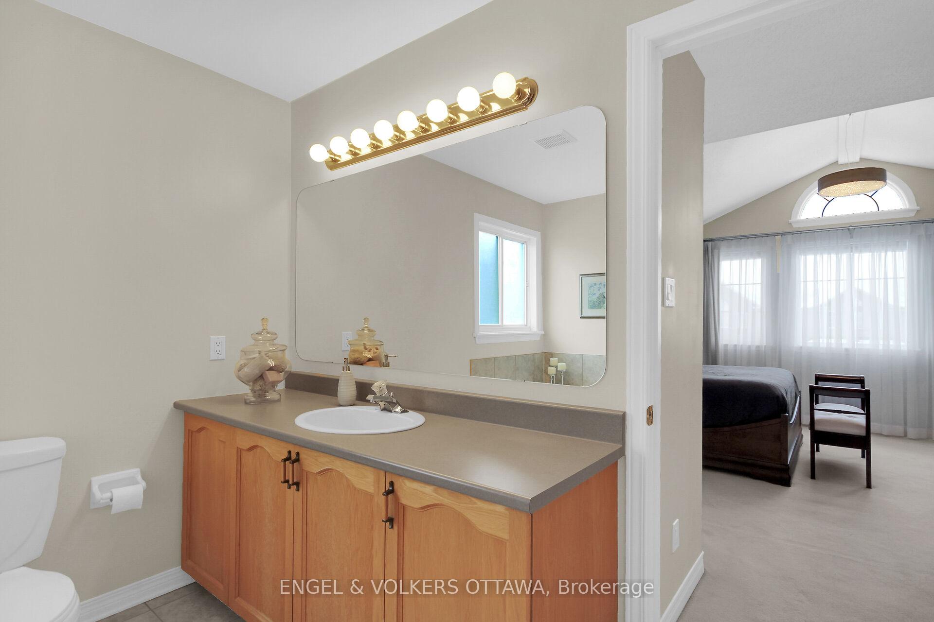 Photo 18 of 1123 Rocky Harbour Crescent, Ottawa, Riverside South/Gloucester Glen — HOMEH