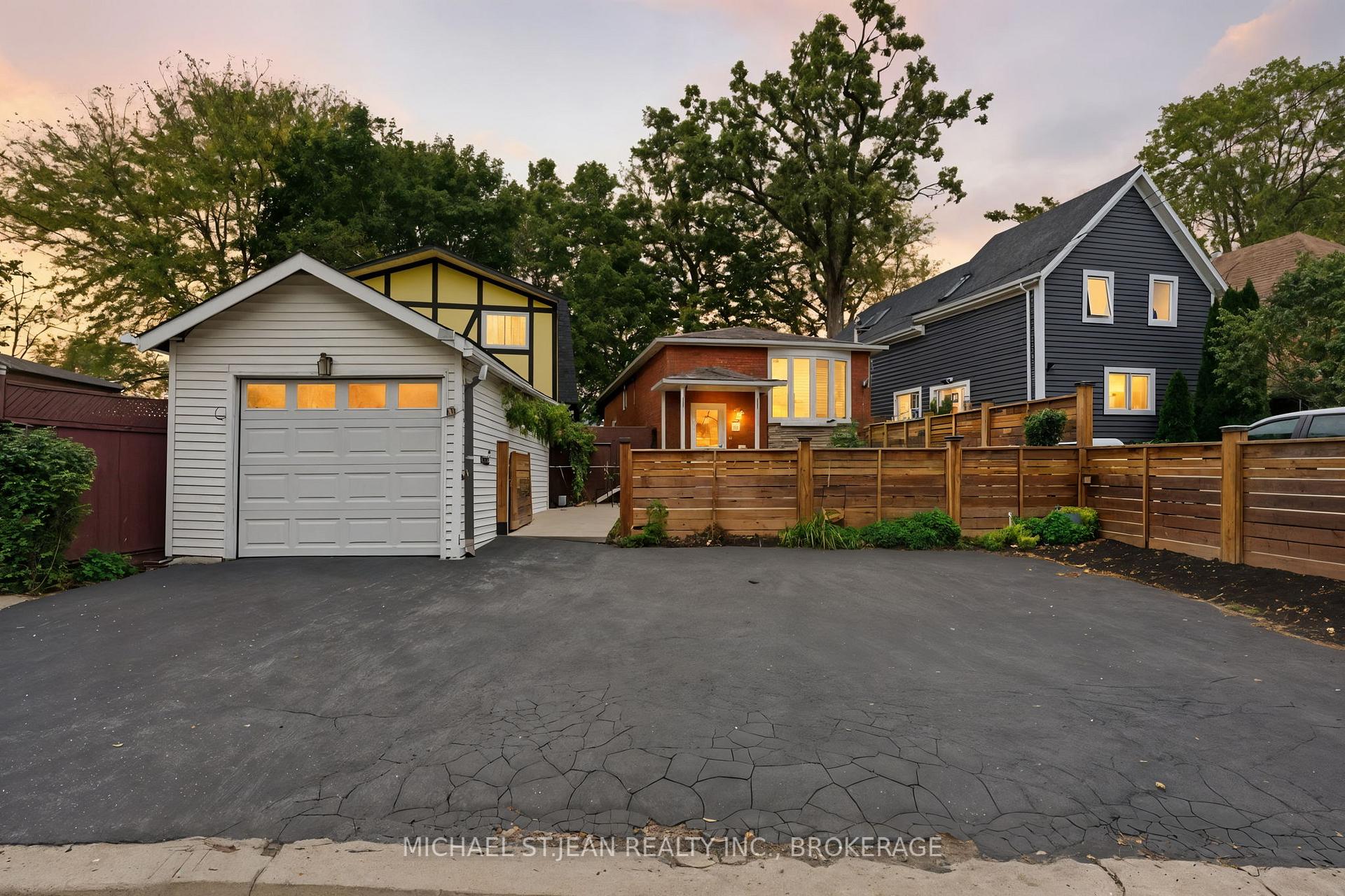 Photo 2 of 19 Victoria Terrace, Grimsby, Grimsby Beach — HOMEH