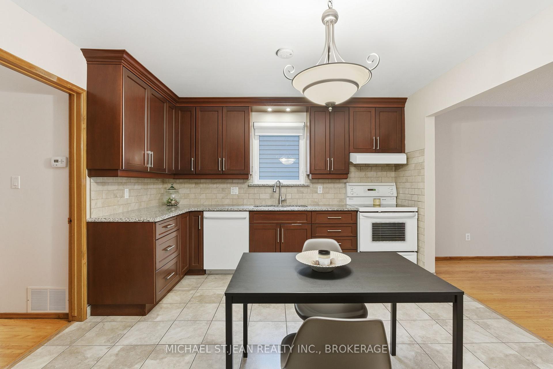 Photo 18 of 19 Victoria Terrace, Grimsby, Grimsby Beach — HOMEH