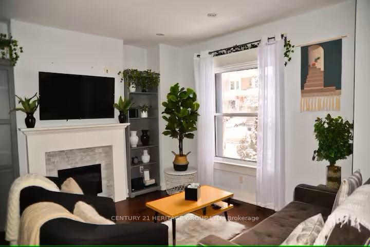 Photo 2 of 140 Waverley Road, Toronto, The Beaches — HOMEH