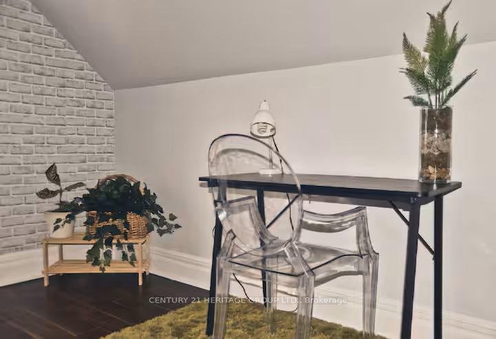 Photo 4 of 140 Waverley Road, Toronto, The Beaches — HOMEH