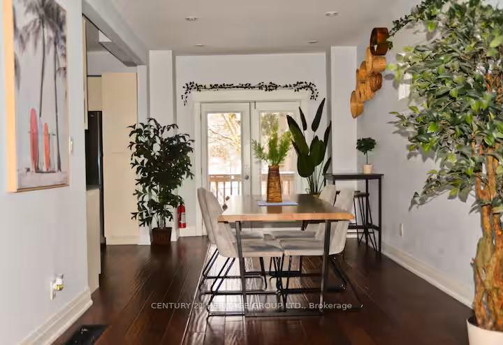 Photo 5 of 140 Waverley Road, Toronto, The Beaches — HOMEH
