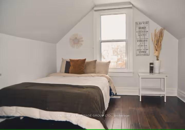 Photo 6 of 140 Waverley Road, Toronto, The Beaches — HOMEH