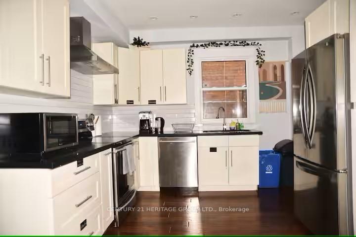 Photo 7 of 140 Waverley Road, Toronto, The Beaches — HOMEH