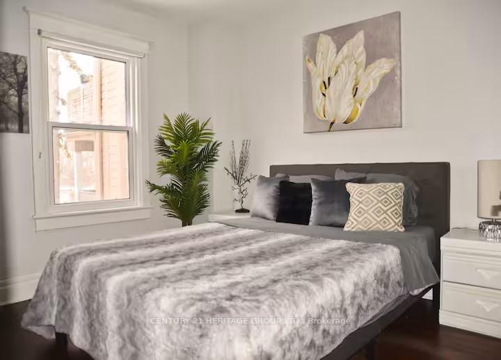 Photo 8 of 140 Waverley Road, Toronto, The Beaches — HOMEH