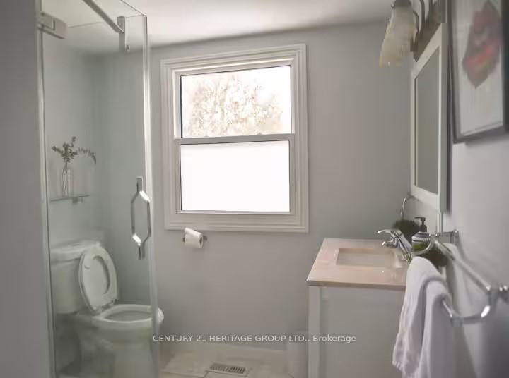 Photo 10 of 140 Waverley Road, Toronto, The Beaches — HOMEH