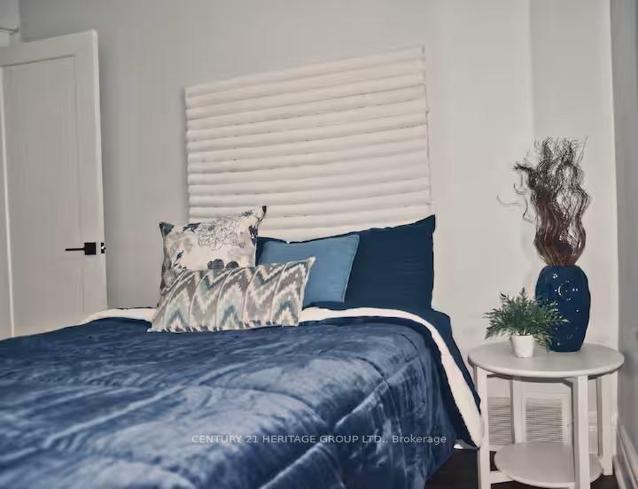 Photo 12 of 140 Waverley Road, Toronto, The Beaches — HOMEH