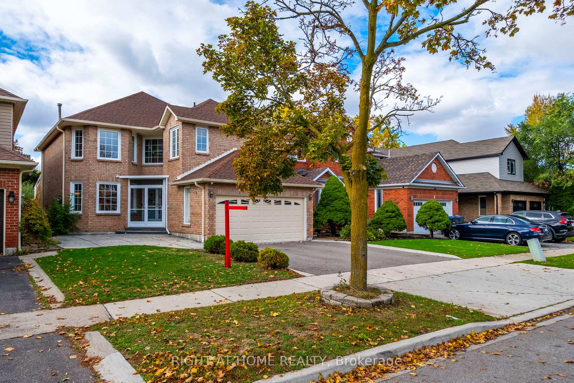 Photo 3 of 7 Lord Simcoe Drive, Brampton, Westgate — HOMEH