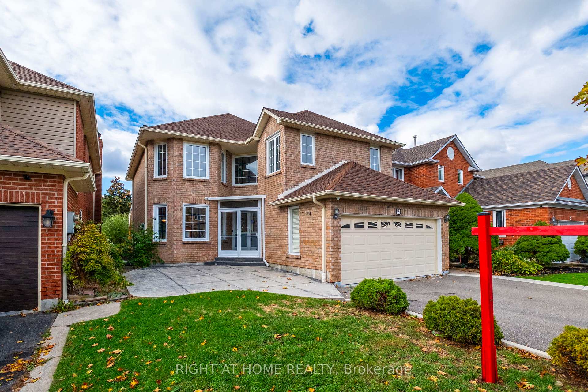 Photo 4 of 7 Lord Simcoe Drive, Brampton, Westgate — HOMEH