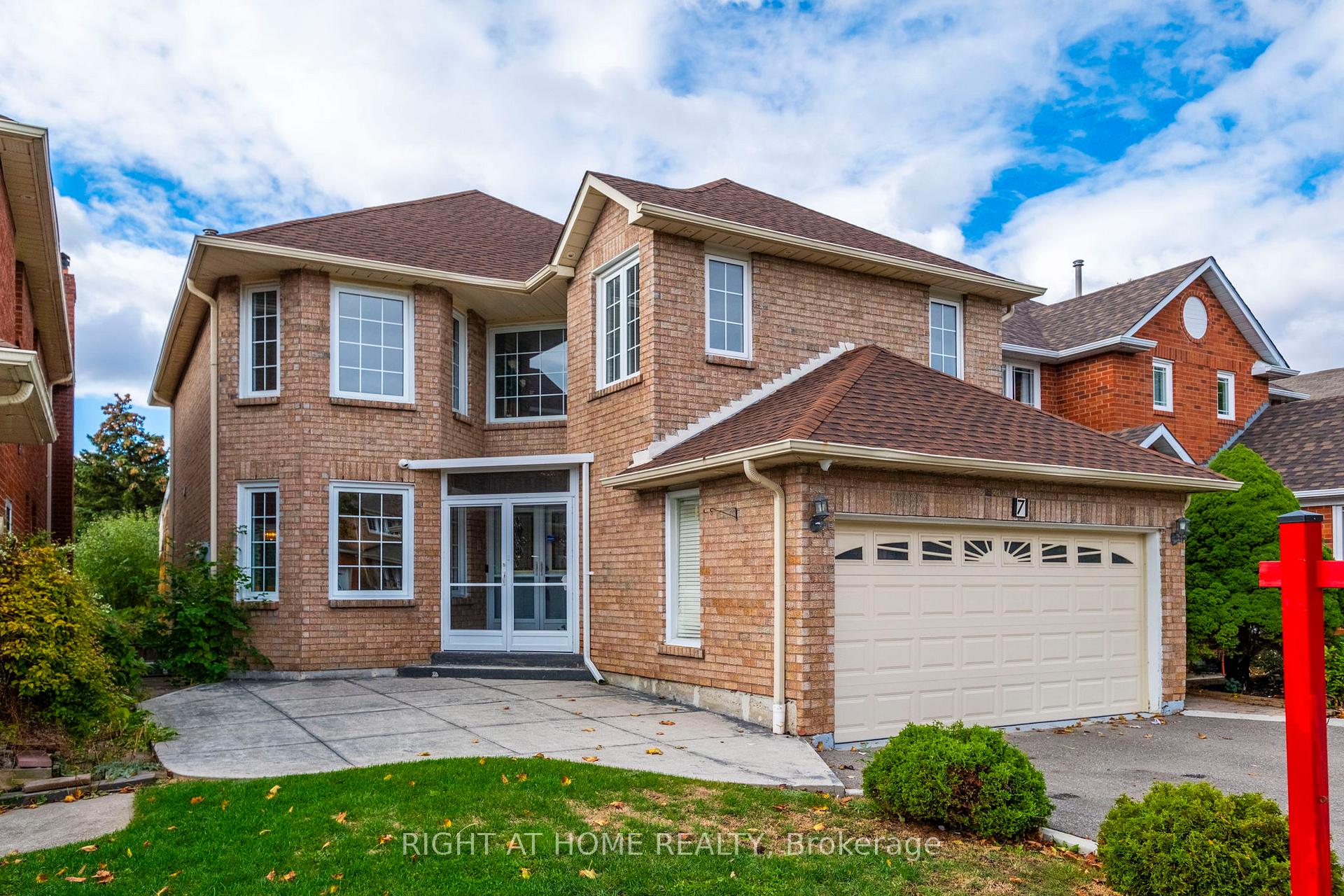 Photo 5 of 7 Lord Simcoe Drive, Brampton, Westgate — HOMEH