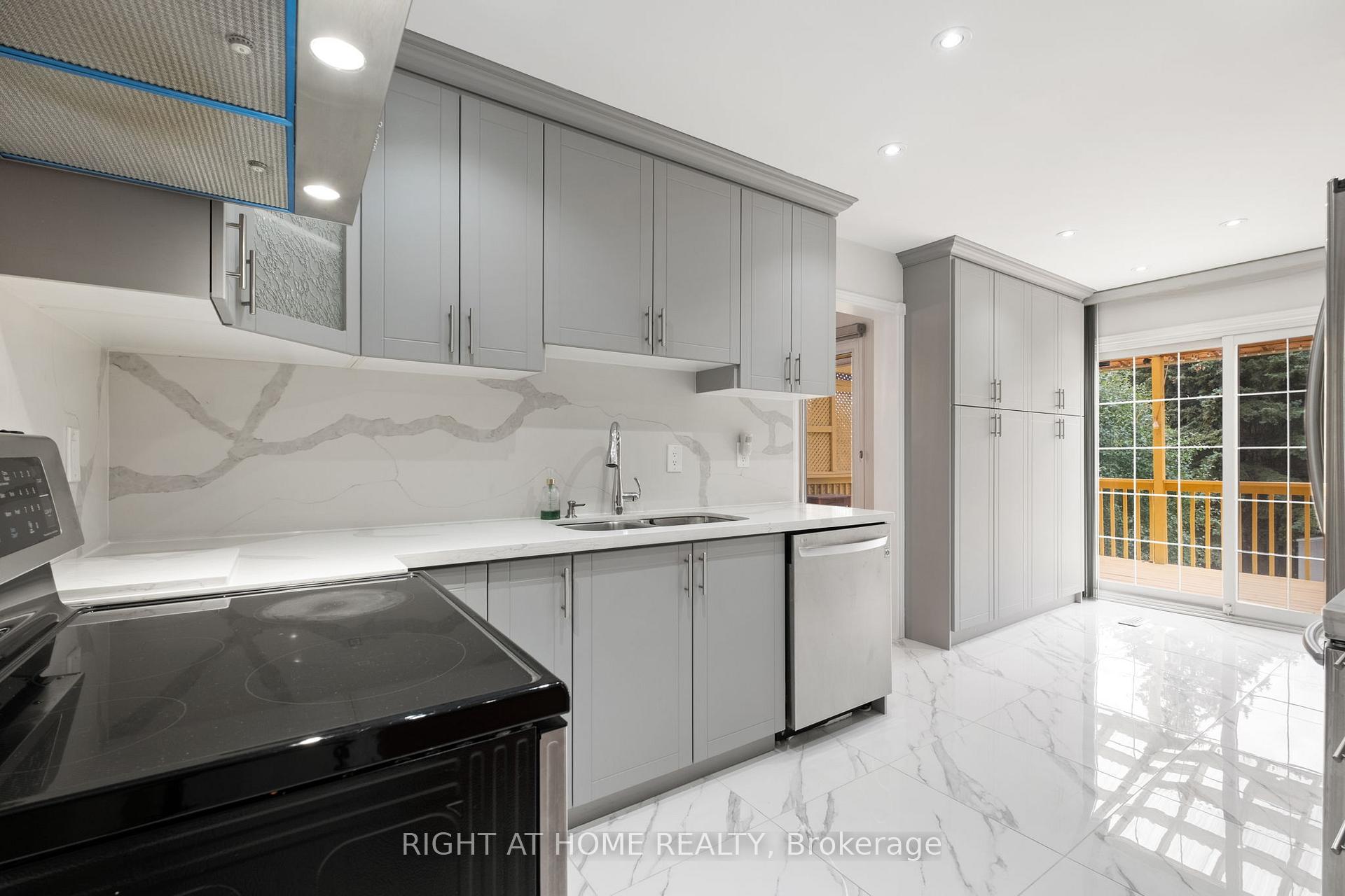 Photo 13 of 7 Lord Simcoe Drive, Brampton, Westgate — HOMEH