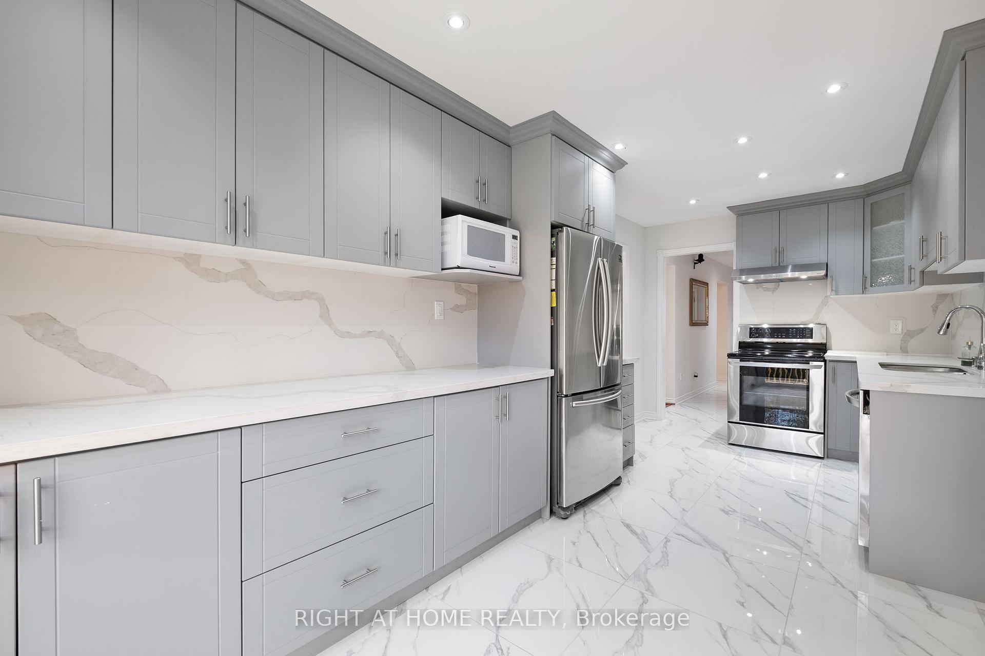 Photo 15 of 7 Lord Simcoe Drive, Brampton, Westgate — HOMEH