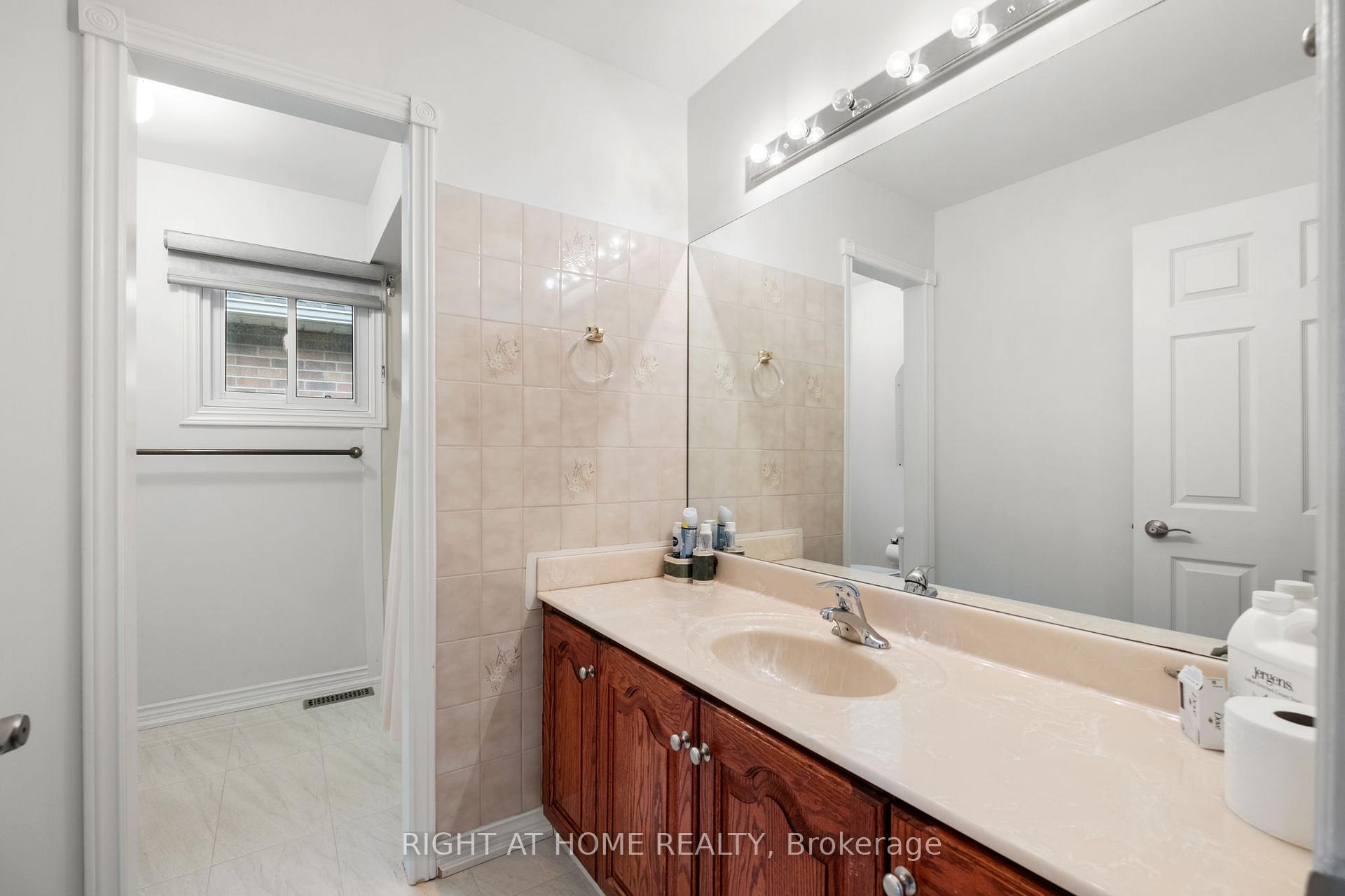 Photo 29 of 7 Lord Simcoe Drive, Brampton, Westgate — HOMEH