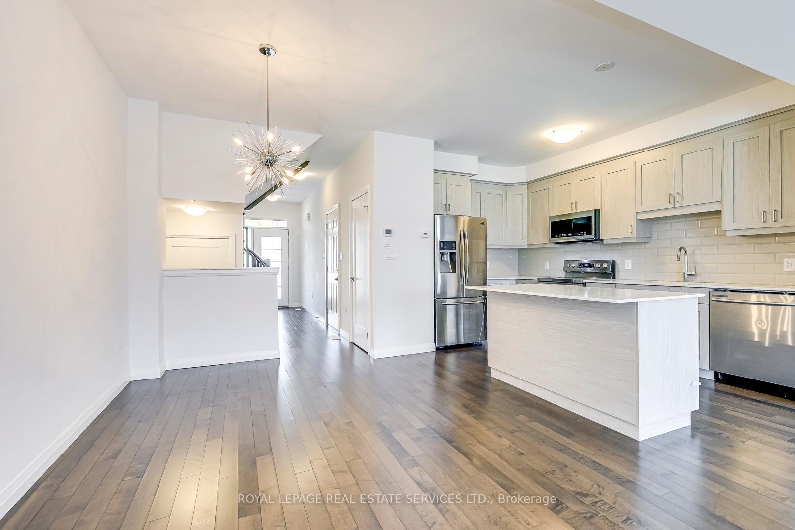 Photo 10 of 8 Shay Lane, Hamilton, Ancaster — HOMEH