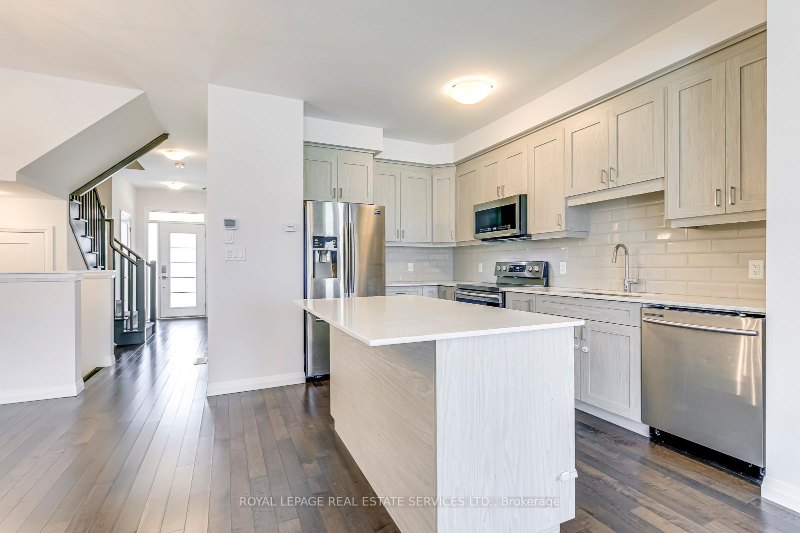 Photo 12 of 8 Shay Lane, Hamilton, Ancaster — HOMEH