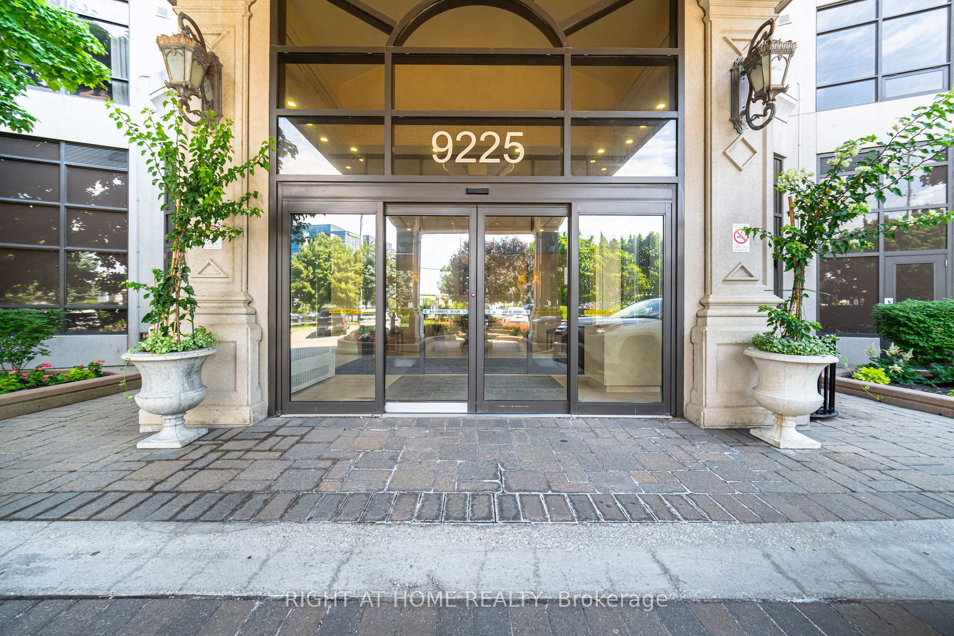 Photo 2 of Unit 909, 9225 Jane Street, Vaughan, Maple — HOMEH