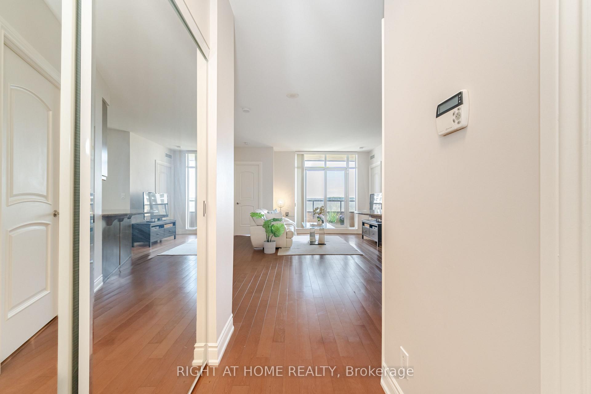 Photo 6 of Unit 909, 9225 Jane Street, Vaughan, Maple — HOMEH