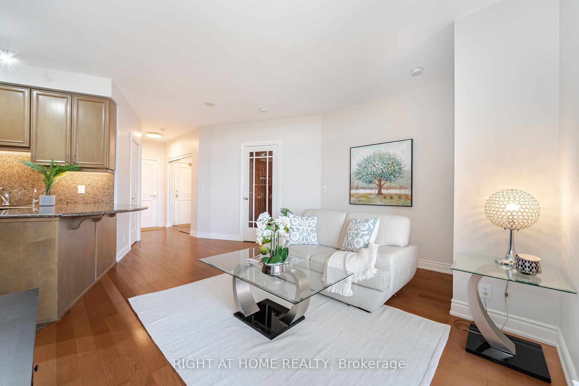 Photo 7 of Unit 909, 9225 Jane Street, Vaughan, Maple — HOMEH