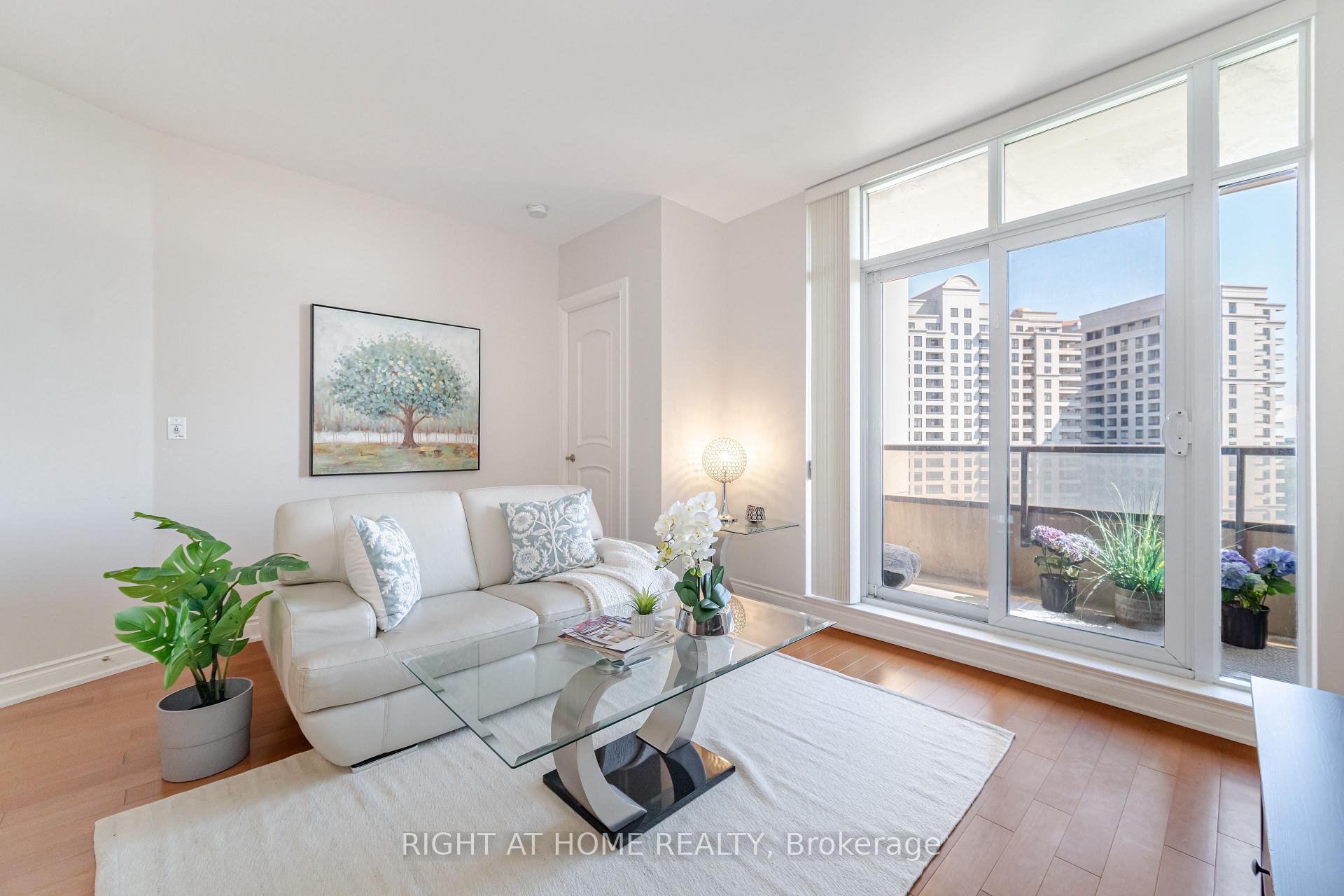 Photo 8 of Unit 909, 9225 Jane Street, Vaughan, Maple — HOMEH