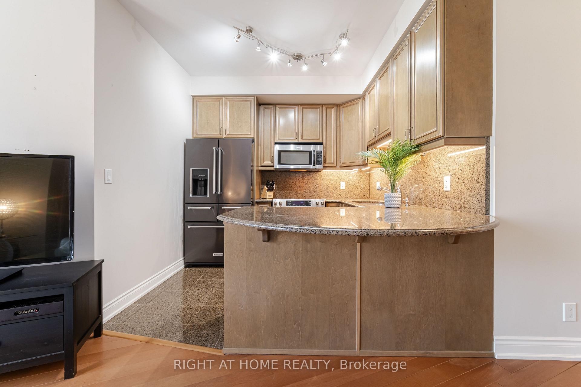 Photo 11 of Unit 909, 9225 Jane Street, Vaughan, Maple — HOMEH