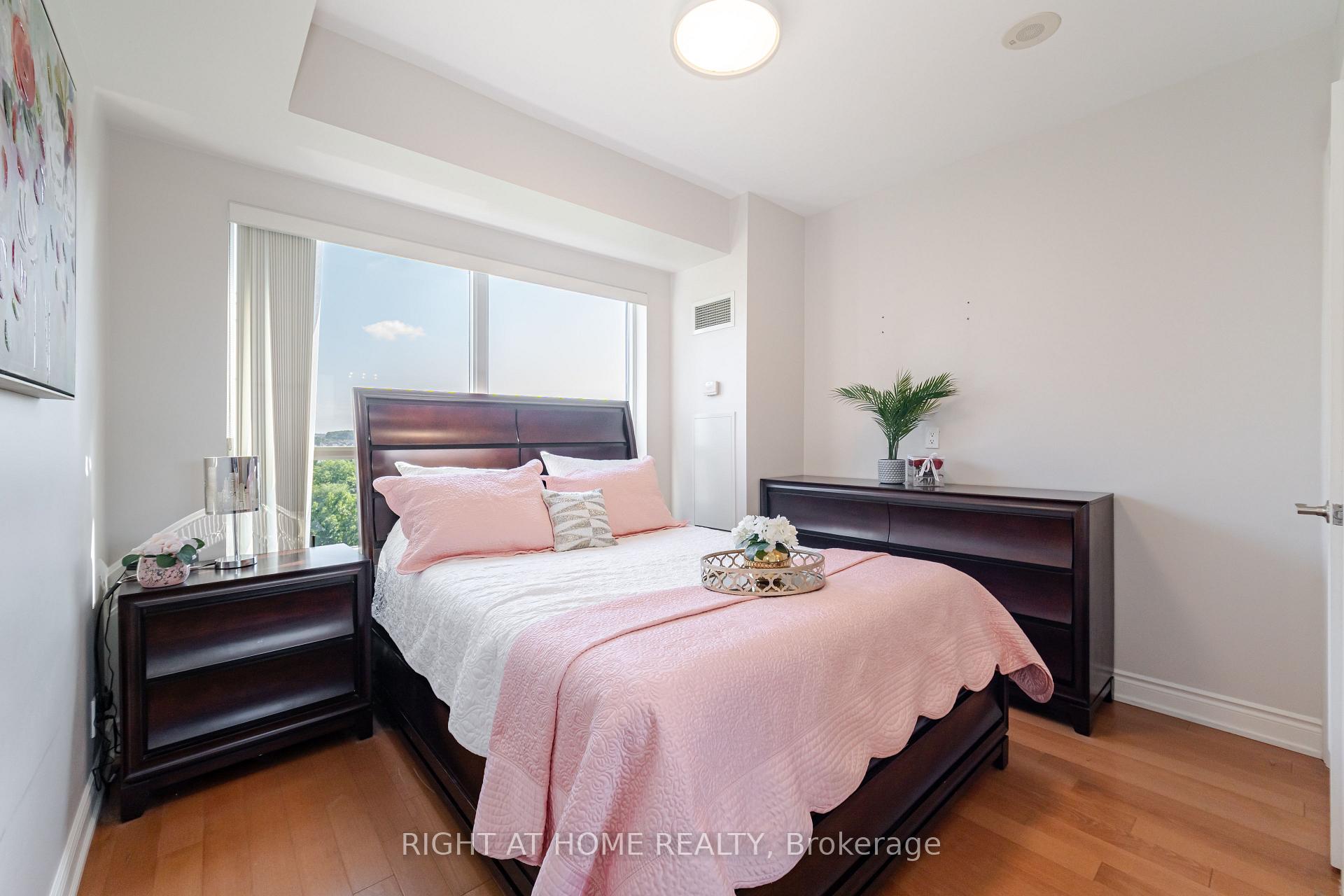Photo 13 of Unit 909, 9225 Jane Street, Vaughan, Maple — HOMEH