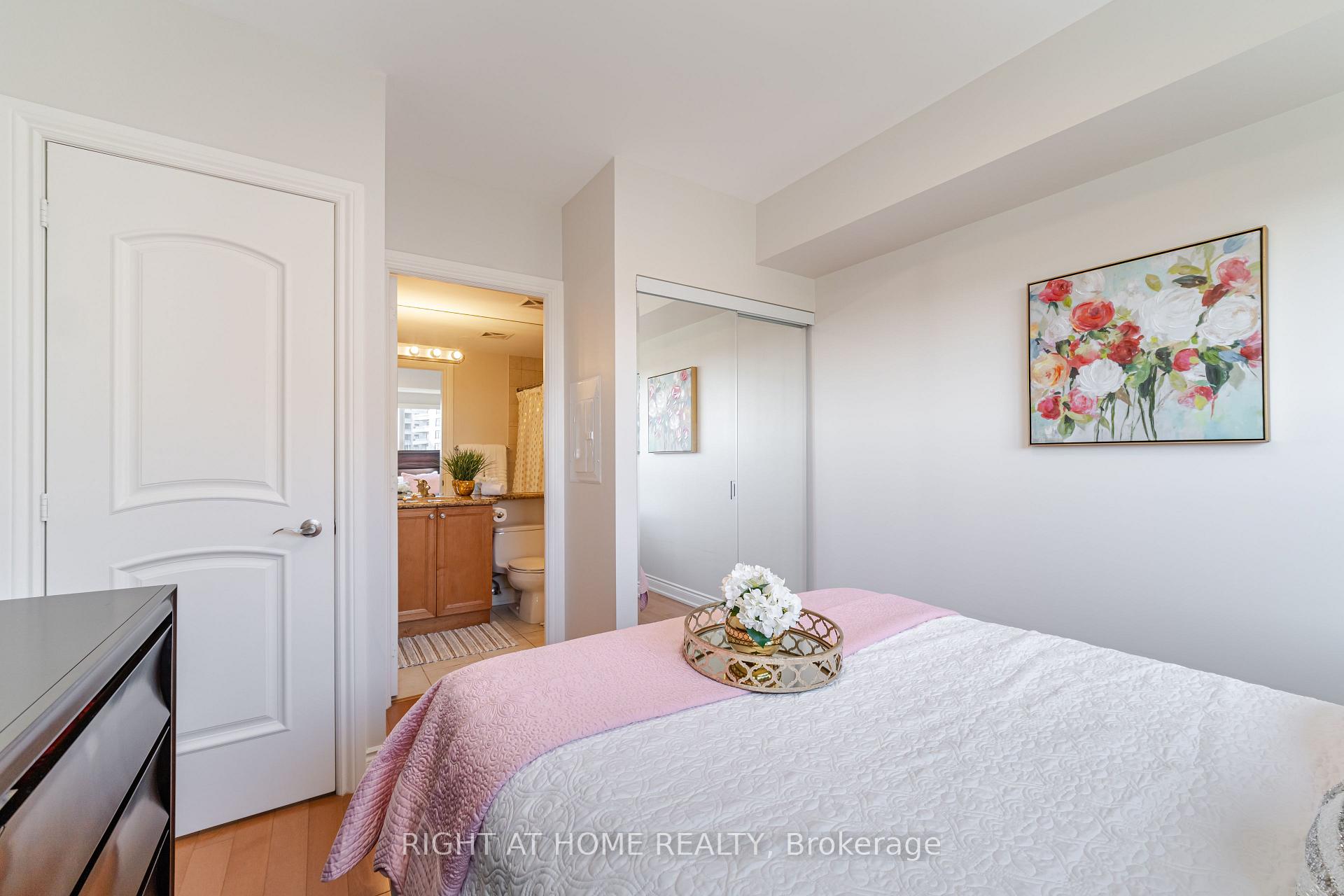 Photo 15 of Unit 909, 9225 Jane Street, Vaughan, Maple — HOMEH