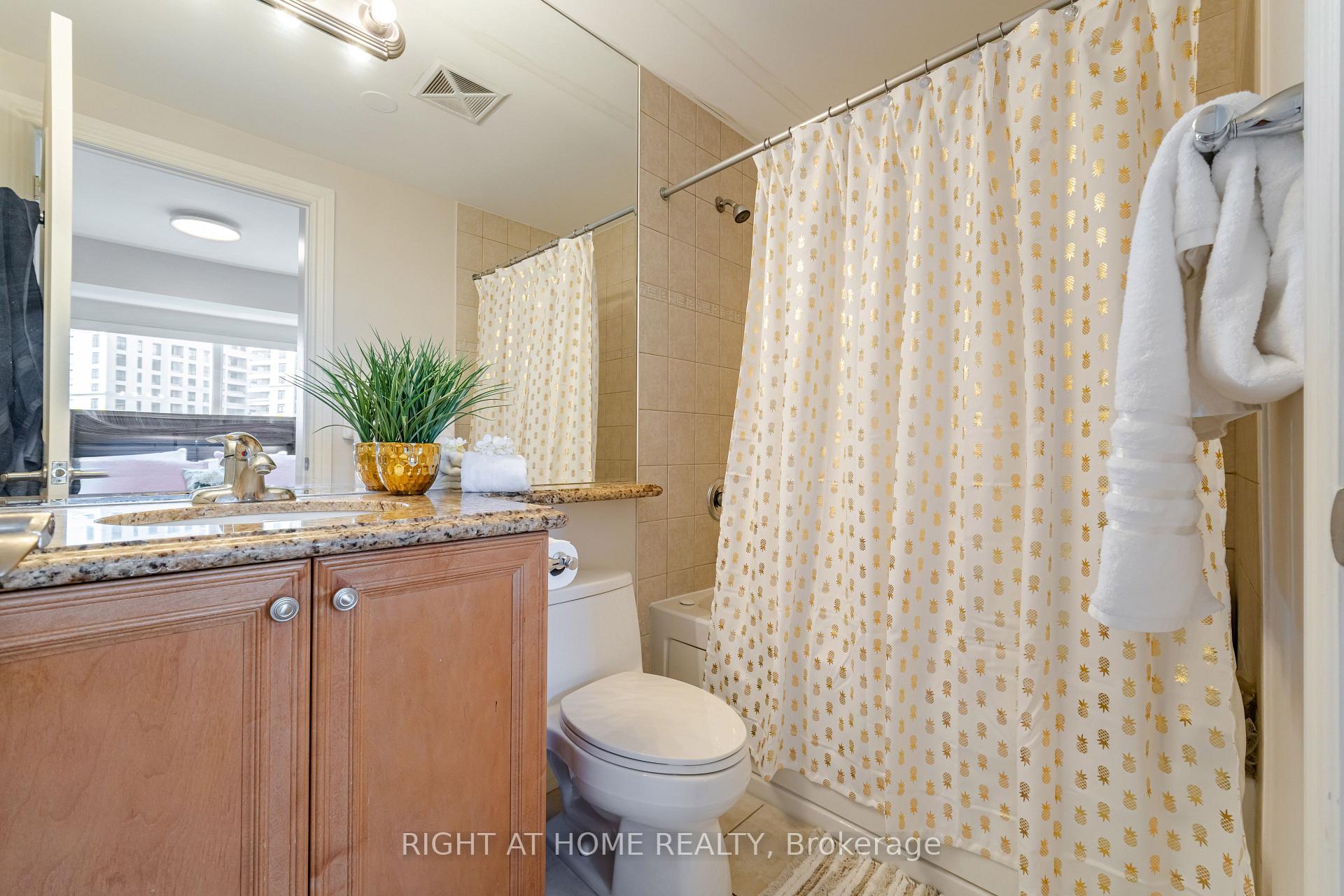 Photo 16 of Unit 909, 9225 Jane Street, Vaughan, Maple — HOMEH