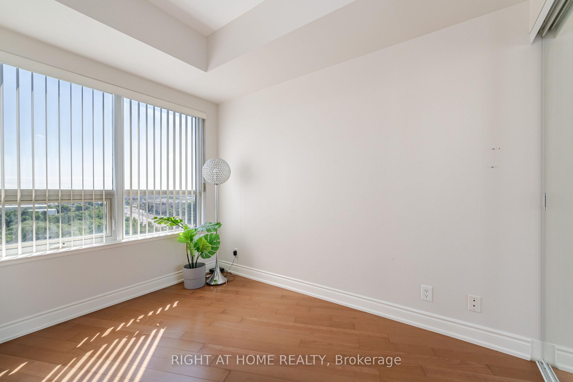 Photo 17 of Unit 909, 9225 Jane Street, Vaughan, Maple — HOMEH