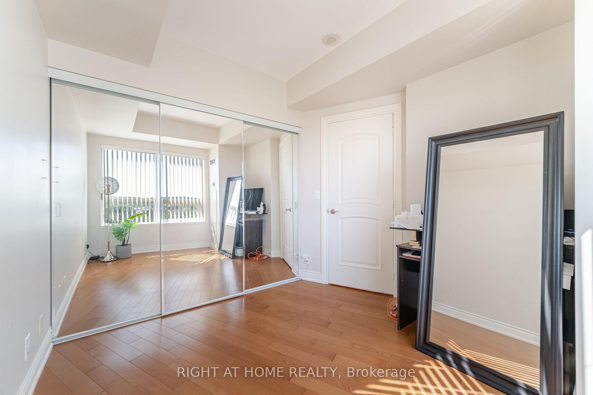 Photo 18 of Unit 909, 9225 Jane Street, Vaughan, Maple — HOMEH