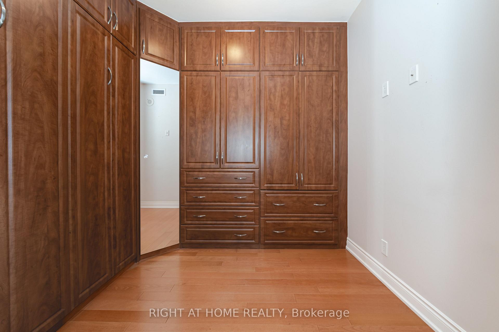 Photo 19 of Unit 909, 9225 Jane Street, Vaughan, Maple — HOMEH