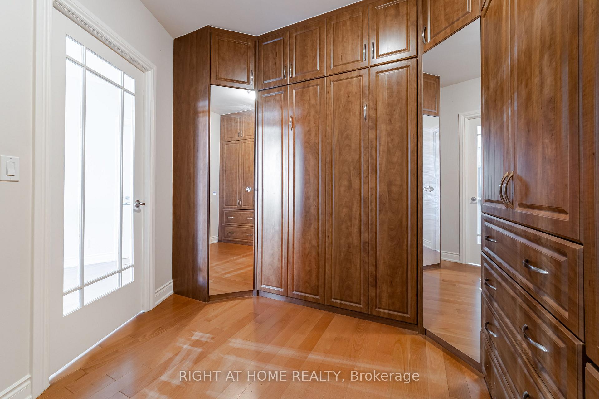 Photo 20 of Unit 909, 9225 Jane Street, Vaughan, Maple — HOMEH
