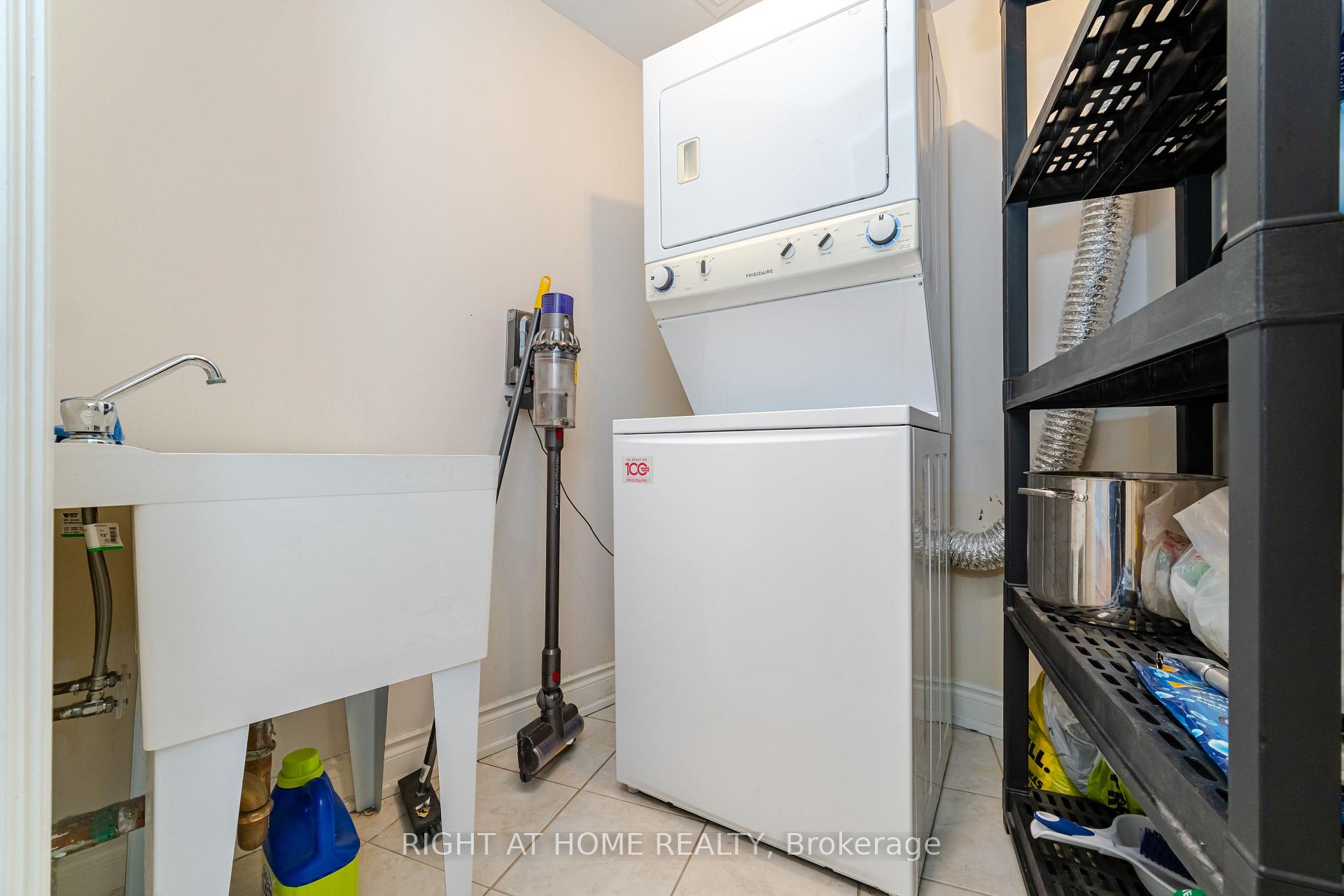 Photo 22 of Unit 909, 9225 Jane Street, Vaughan, Maple — HOMEH