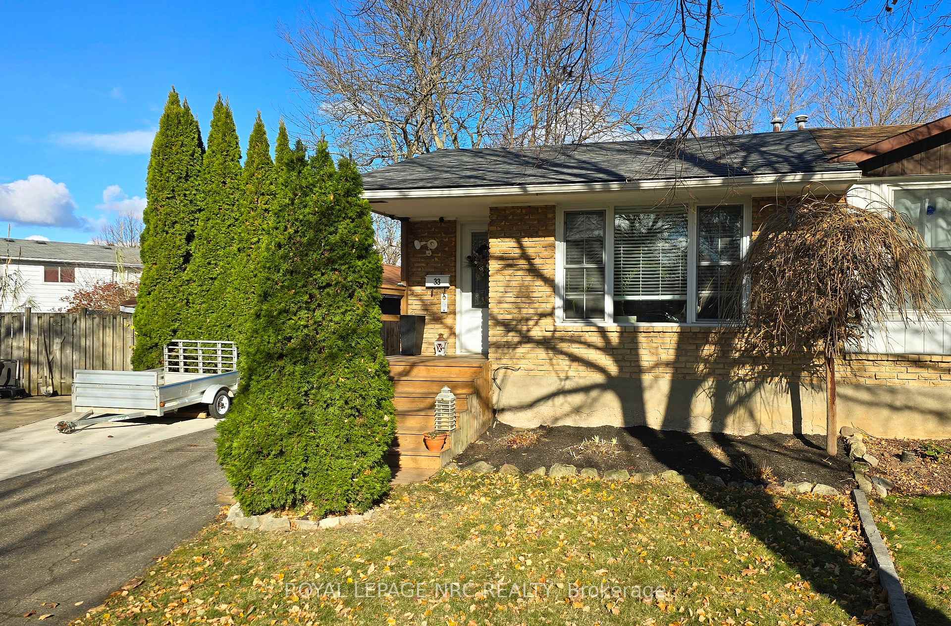 Photo 3 of 33 St. Hilda's Court, St. Catharines, Haig — HOMEH