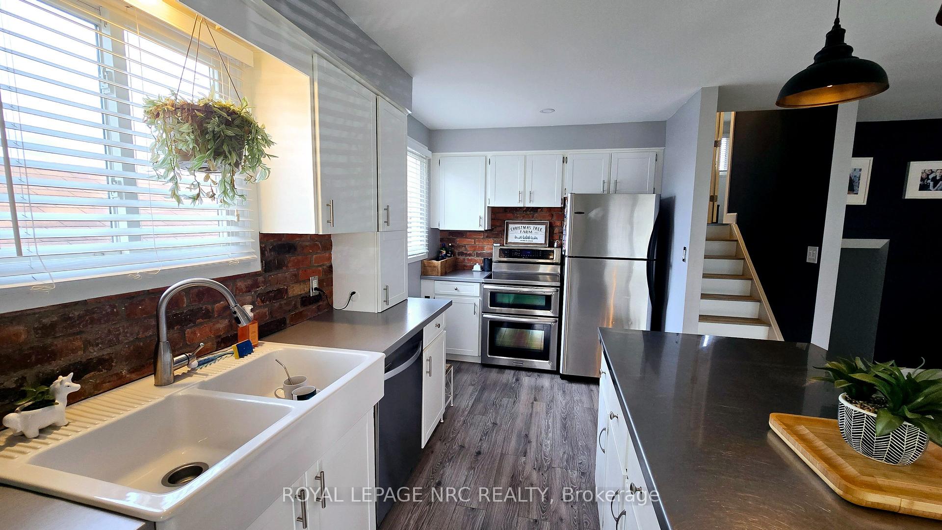 Photo 6 of 33 St. Hilda's Court, St. Catharines, Haig — HOMEH