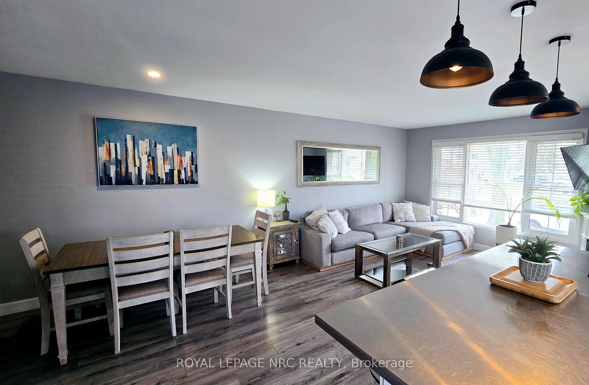Photo 8 of 33 St. Hilda's Court, St. Catharines, Haig — HOMEH