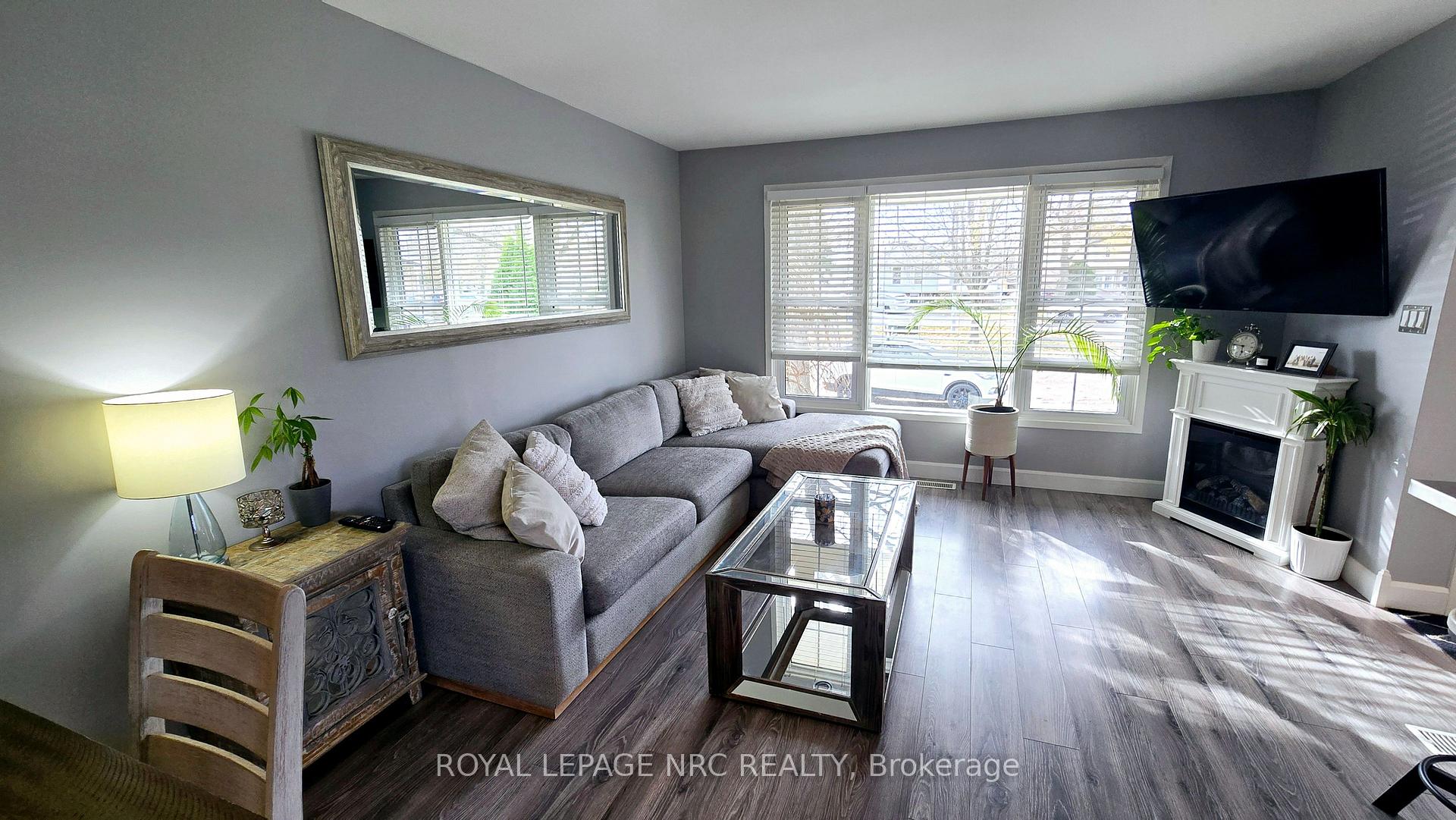 Photo 9 of 33 St. Hilda's Court, St. Catharines, Haig — HOMEH
