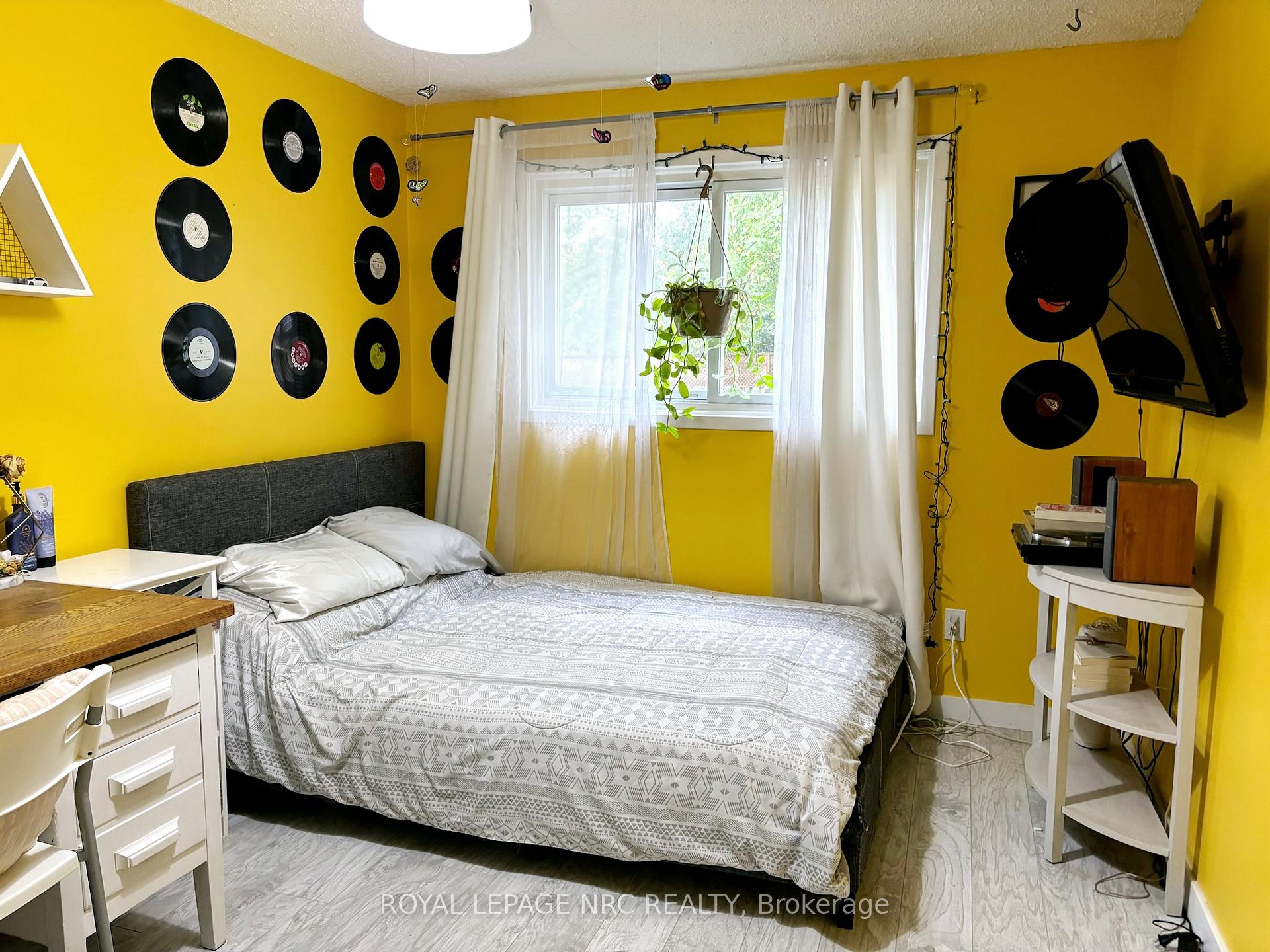 Photo 20 of 33 St. Hilda's Court, St. Catharines, Haig — HOMEH