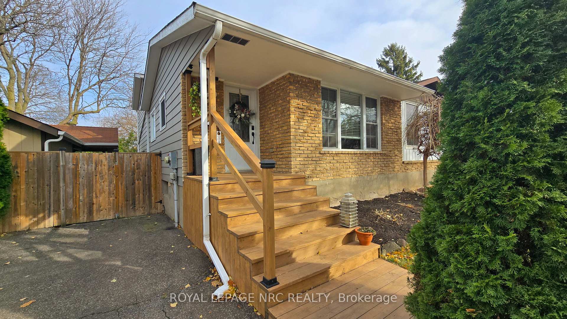 Photo 23 of 33 St. Hilda's Court, St. Catharines, Haig — HOMEH