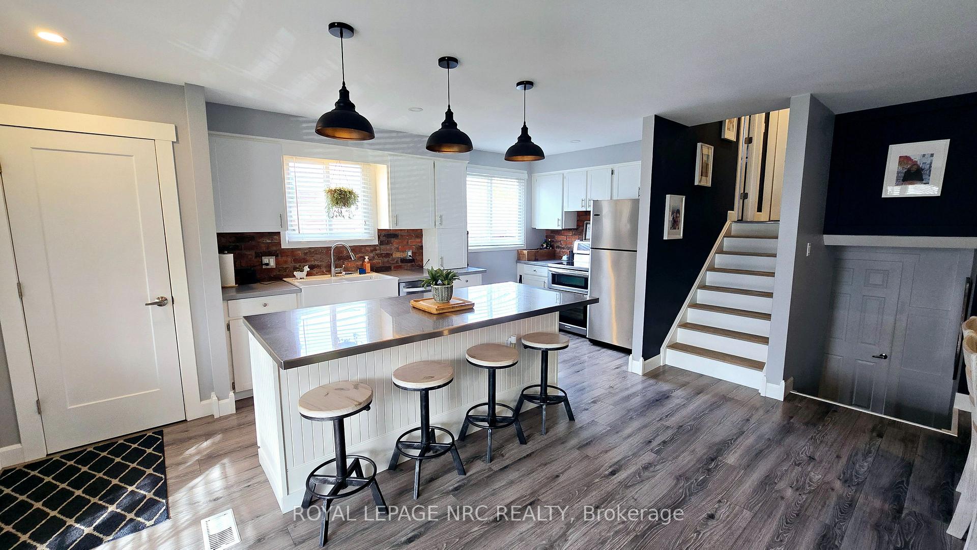 Photo 26 of 33 St. Hilda's Court, St. Catharines, Haig — HOMEH