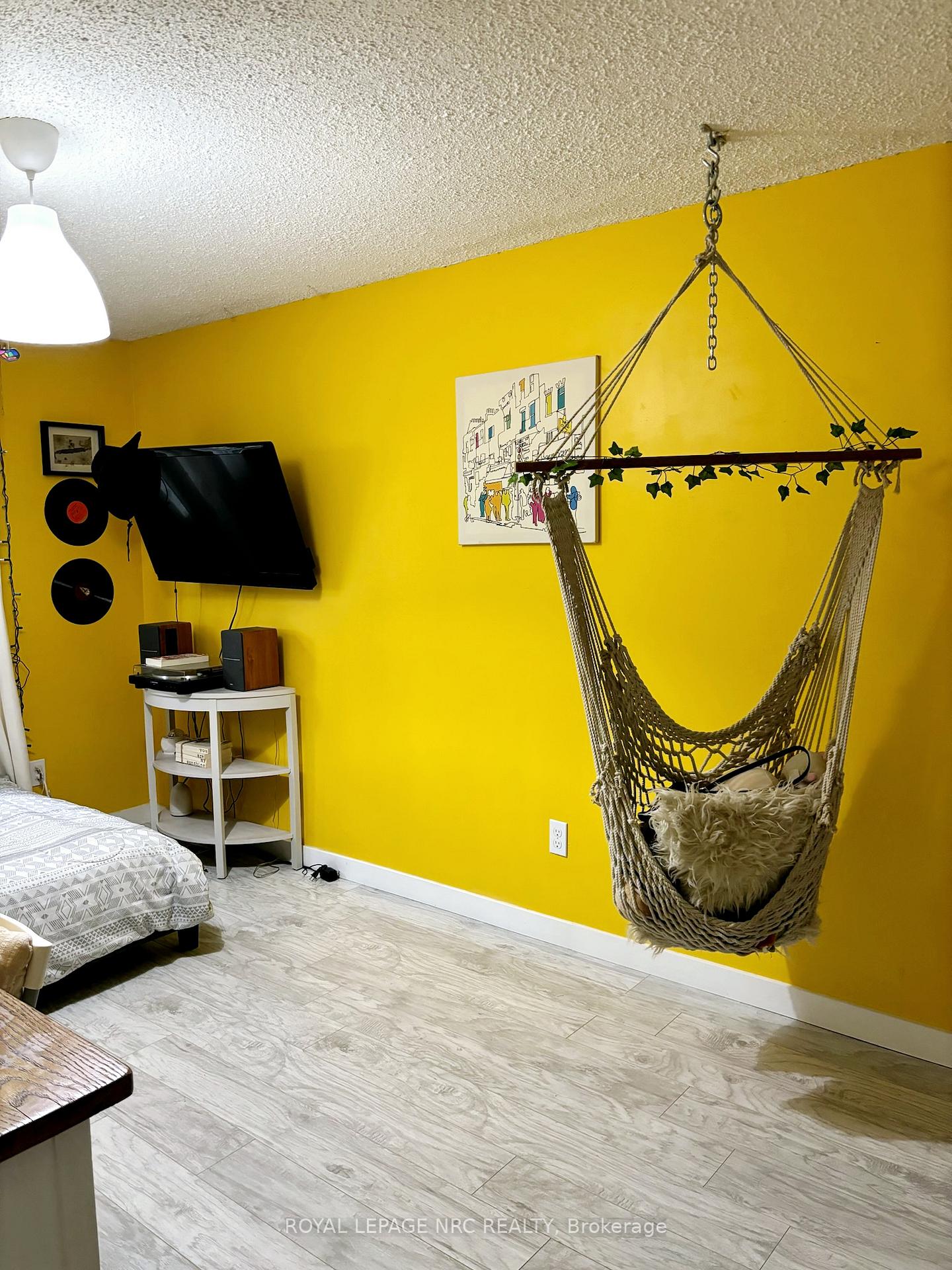 Photo 40 of 33 St. Hilda's Court, St. Catharines, Haig — HOMEH